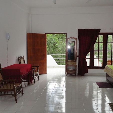White Elephant Hotel Maskeliya Bilik gambar